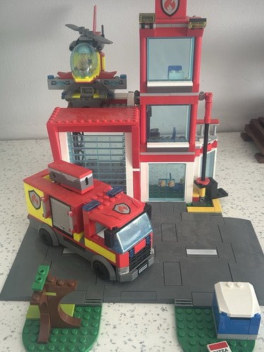 Lego city fire station 60215 - city,