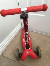 Micro Mini Deluxe Scooter