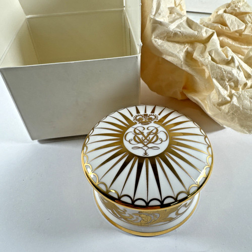 Nos box 1999 white drawing - white,