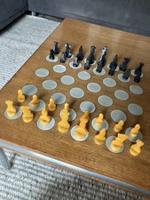 ANTIQUE BAKELITE SILETTE CHESS PIECES BY GRAYS OF CAMBRIDGE