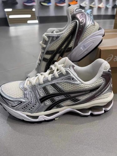New asics gel kayano - new,