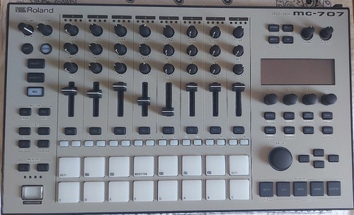 Roland 707 groovebox - groovebox, +