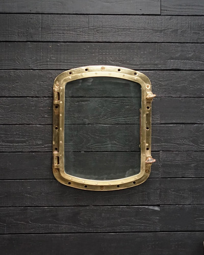 Opening curved brass ships - opening,