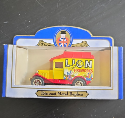 Oxford diecast morris - morris, van