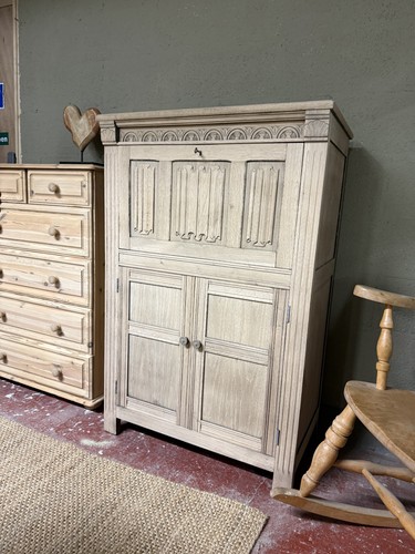 Stripped oak drinks cabinet - oak,