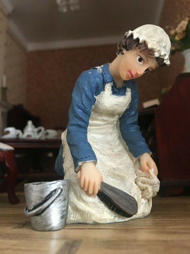 Dolls house servant kitchen - dolls,