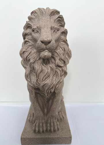 Large resin lion - large,