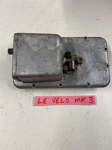 Velocette 200 gearbox top - le,