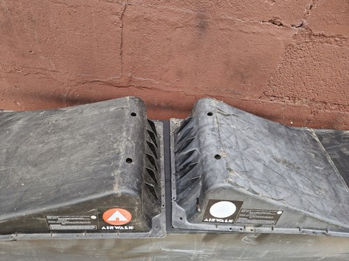 Pair airwalk skateboard - a,