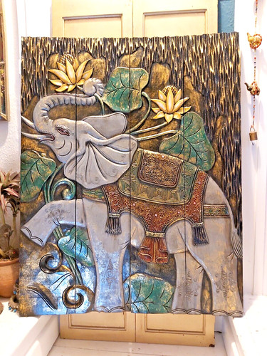 Large hand carved solid wood - v,