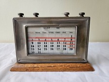 ANTIQUE DESK CALENDAR, CIRCA 1900, IN WOOD AND WHITE METAL