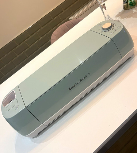 Cricut explore air cutting - cricut,