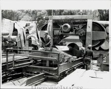 1970 Press Photo Machine shaves log into veneer in Peru - kfa19341
