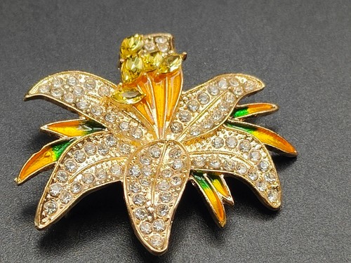 Gold lily flower brooch - lily,