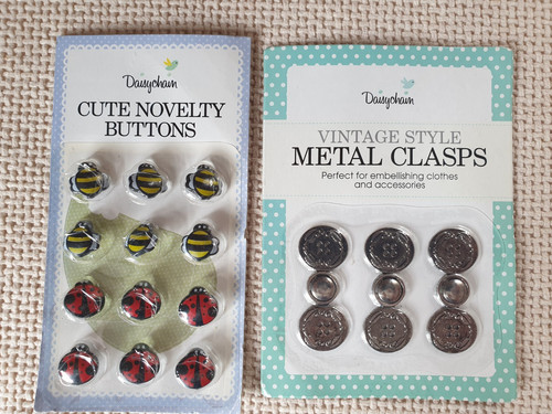 Novelty bee ladybird buttons - bee,