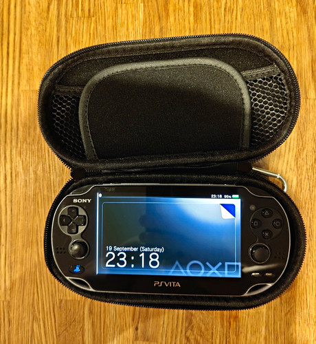 Sony vita pch 1004 - black,