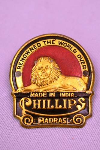 Phillips red color head badge - red,
