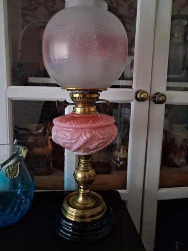 Pretty victorian oil lamp - pretty,