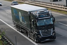 Truck Photo Mercedes-Benz