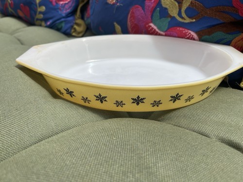 Vintage pyrex gaiety - pyrex, yellow