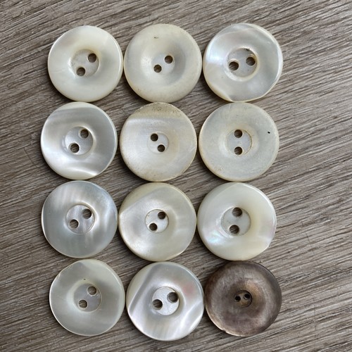 Mother pearl buttons - of,