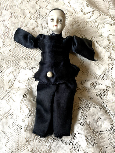 Pierrot black outfit painted - pierrot,