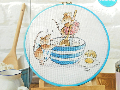 Cute mice baking cake - baking, a