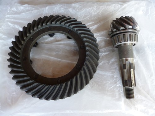 Reliant rear axle crown - rear,