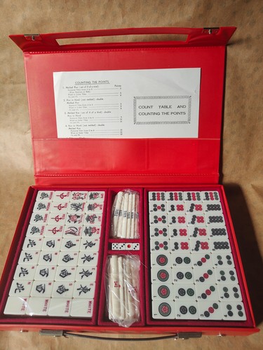 Vintage mah jong set - jong,