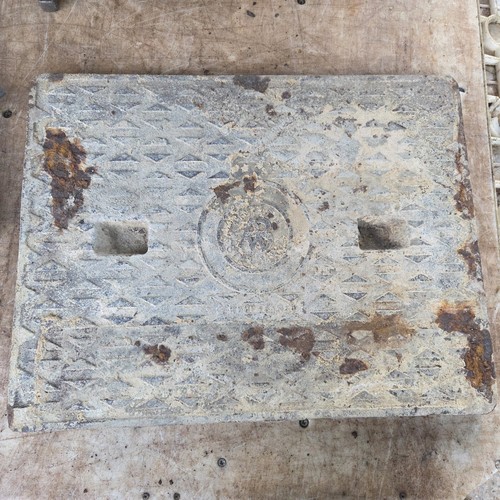 Cast iron manhole cover 660mm - cast,