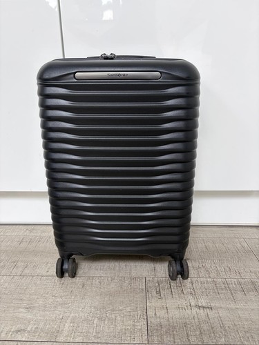 Cabin size hard samsonite - cabin,