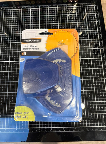 Fiskars circle punch - 2,