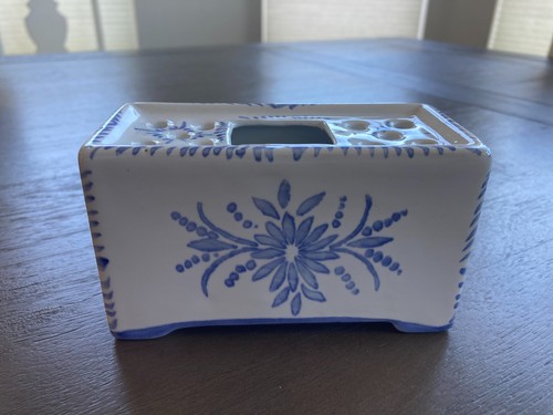 Vtg leart blue white ceramic - blue,