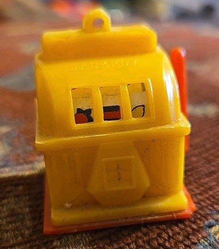 Vtg plastic slot machine - plastic,