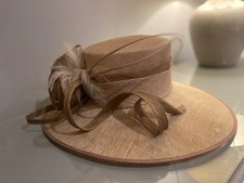 Elegant beige Cappeli Condici