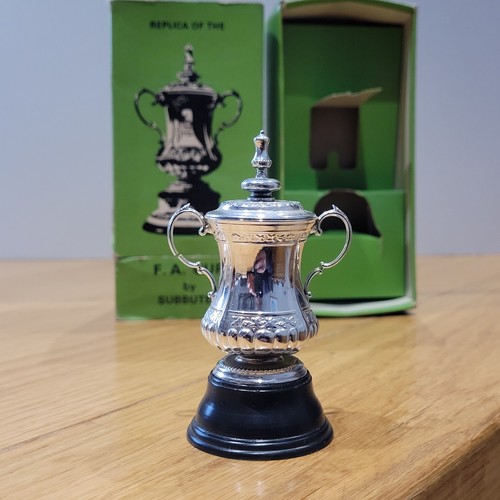Subbuteo set 128 cup - c.128,