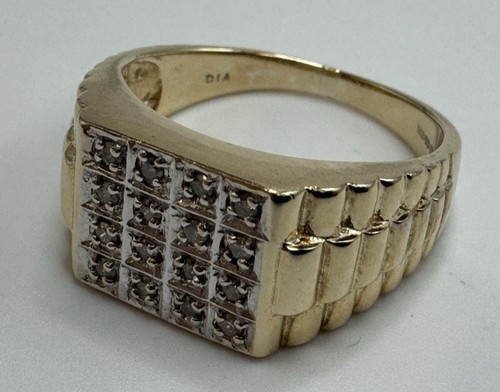 9ct gold diamond 4x4 - 9ct,
