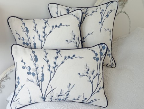 One 18 cushion - , x