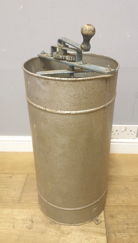 Honey extractor - honey, spinner