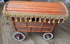 Vintage wooden Gypsy/Romany caravan/wagon
