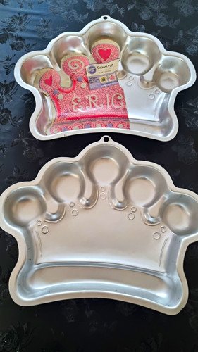Wilton crown cake - , silver