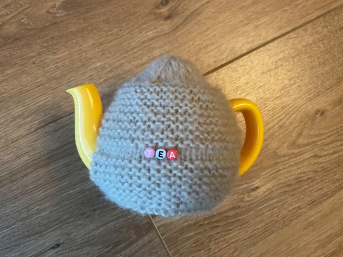 Hand knitted brushed yarn tea