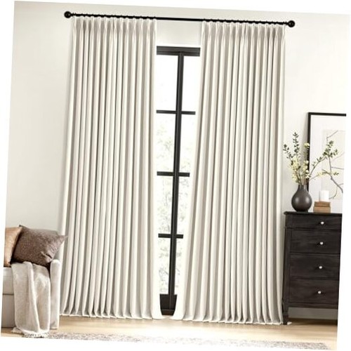 Pinch pleated 100 - 100%, blackout
