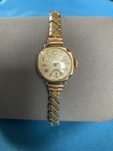 Vintage avia ladies watch 9ct - vintage,