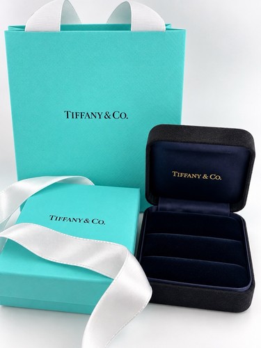 Tiffany double ring box - &,