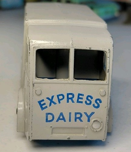 Vintage dinky toys 30v b - toys, c.b