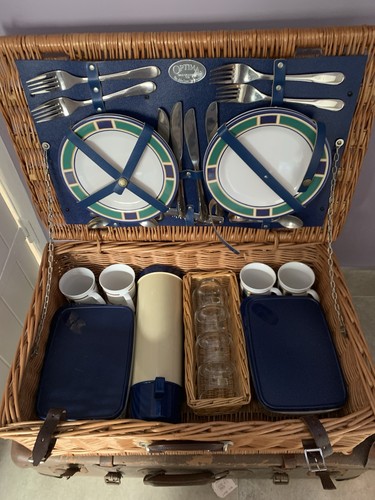 Vintage picnic hamper - picnic,