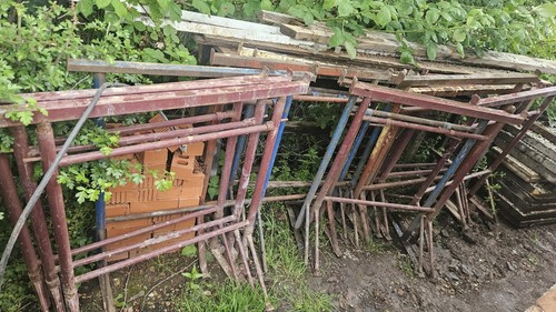 Building trestles staging - trestles,