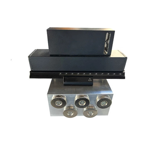 Alignment device for sheet - alignment,