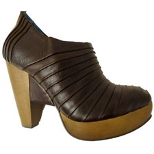 IRREGULAR CHOICE ZUBES BROWN